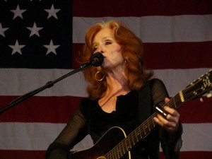 800px-Bonnie_Raitt_at_John_Edwards_presidential_campaign