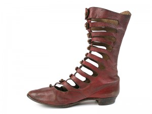 8576