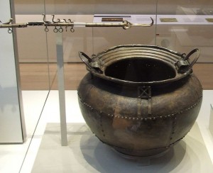 736px-Sheet_bronze_cauldron_british_museum