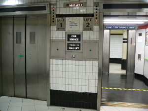 800px-Borough_tube_station_lifts_01