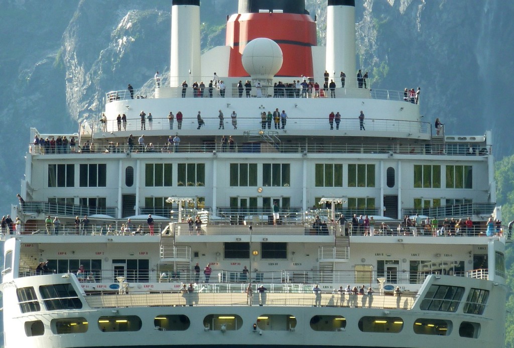 queen-mary-ii-425066_1280