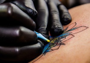 tattoo-artist-556036_1280
