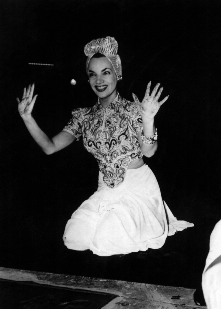 Carmen_Miranda_-_Grauman's_Chinese_Theatre,_1941