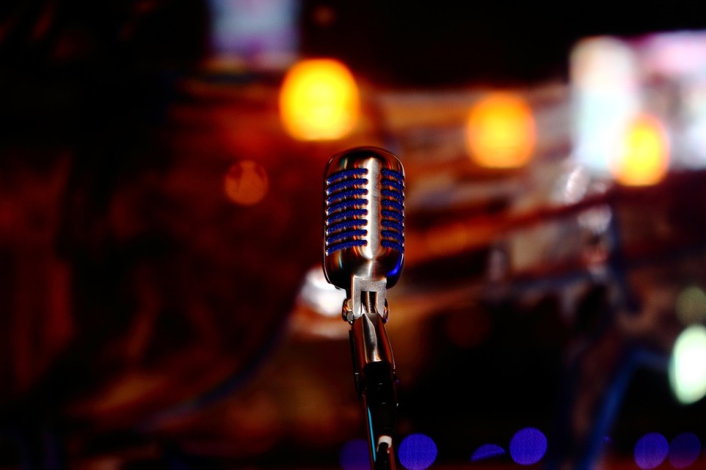 microphone-780178_1280