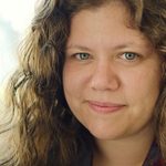 “I’ve always inhaled Chosen One stories”: Rainbow Rowell on Fantasy, Love, and <em>Carry On</em>
