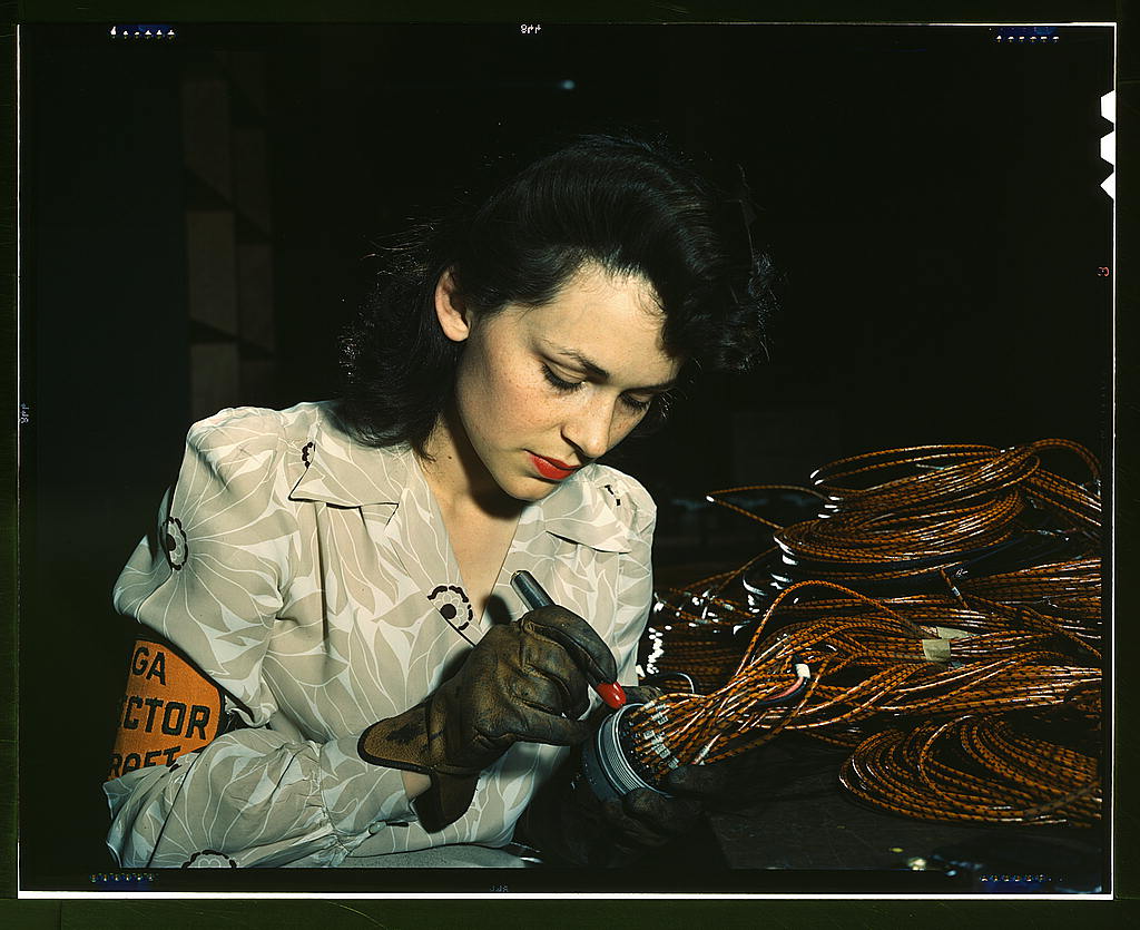 DavidBransby_AircraftWorker_Lipstick