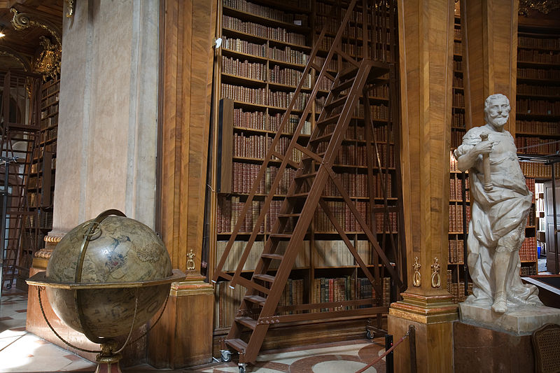 800px-Vienna_-_Baroque_bookshelves_details_-_6714