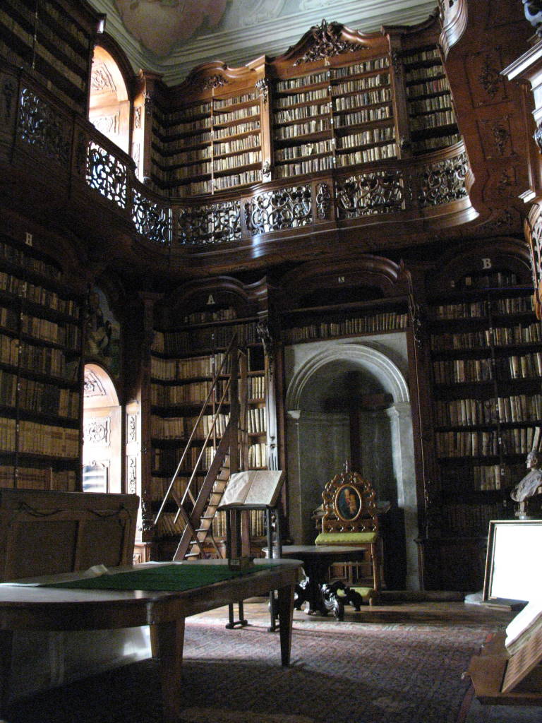 Library_of_the_Catholic_Seminar_in_Budapest,_former_monastery_of_the_Order_of_Saint_Paul_the_First_Hermit_02