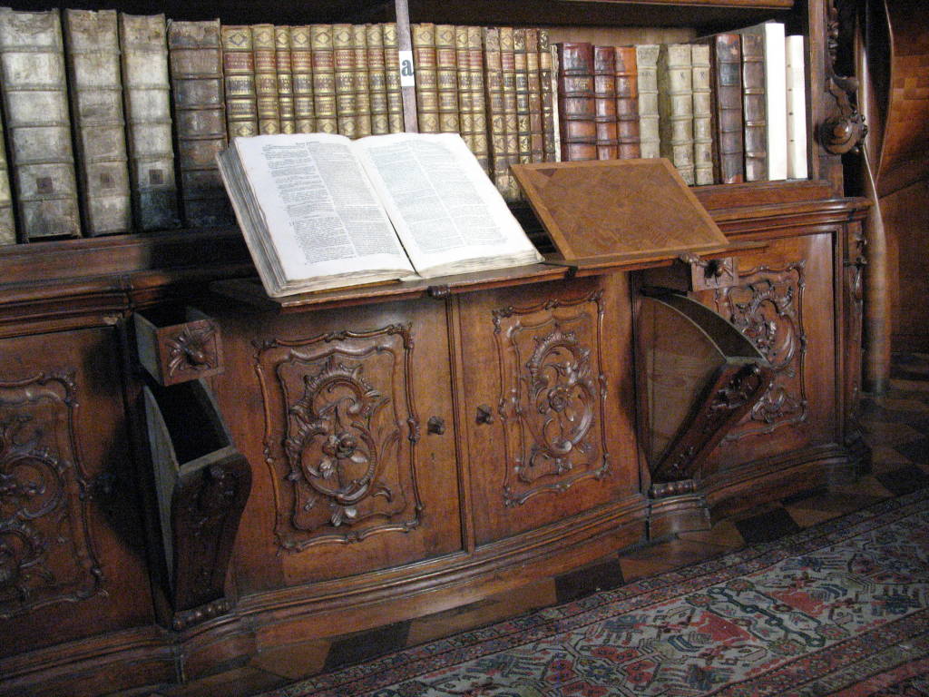 Library_of_the_Catholic_Seminar_in_Budapest,_former_monastery_of_the_Order_of_Saint_Paul_the_First_Hermit_04
