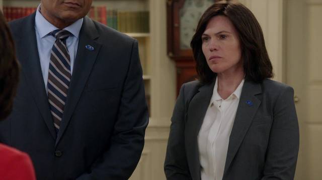 Veep 5x01 Marjorie Palmiotti Cap 16_mid